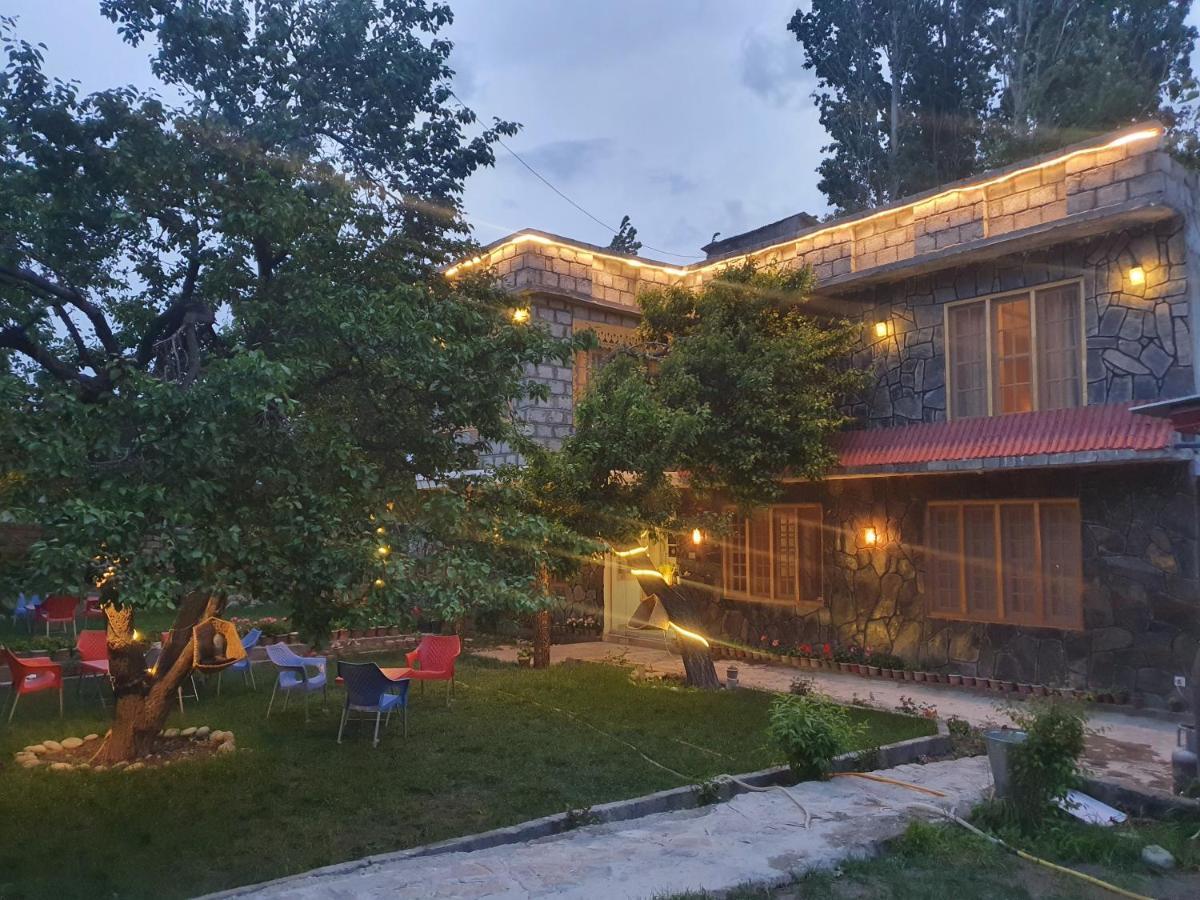Sehrish Guest House Skardu Buitenkant foto